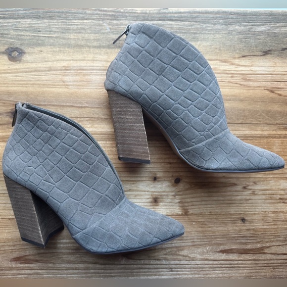 Vince Camuto Steevera Ankle Booties - Picture 2 of 9